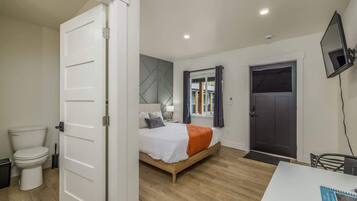 1 bedroom, desk, free WiFi, bed sheets