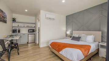 1 bedroom, desk, free WiFi, bed sheets