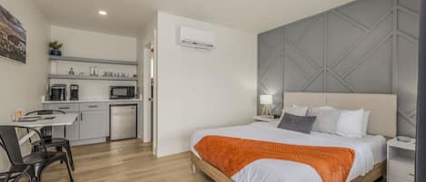 1 bedroom, desk, free WiFi, bed sheets