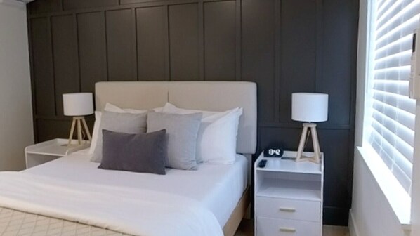 1 soverom, skrivebord, wi-fi (inkludert) og sengetøy