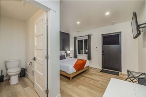 1 bedroom, desk, free WiFi, bed sheets - Fresh Modern Studio #7–  Affordable Downtown CDA (Coeur d'Alene)