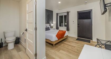 The Flats - Suite 7 - Downtown CDA!
