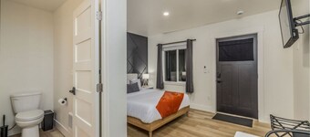 The Flats - Suite 7 - Downtown CDA!