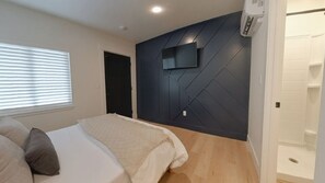 1 bedroom, desk, free WiFi, bed sheets