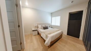 1 bedroom, desk, free WiFi, bed sheets