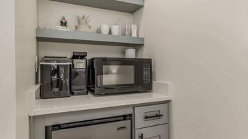 Microwave, coffee/tea maker, cookware/dishes/utensils, ice maker