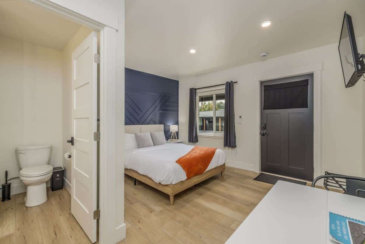 1 bedroom, desk, free WiFi, bed sheets