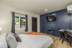 1 bedroom, desk, free WiFi, bed sheets