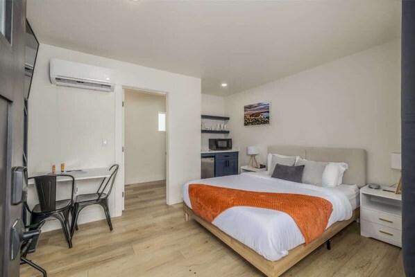 1 bedroom, desk, free WiFi, bed sheets