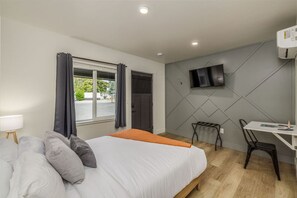 1 bedroom, desk, free WiFi, bed sheets