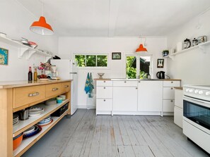 Fridge, cookware/dishes/utensils - "Krister" - 900m from the sea by Interhome (Hasle)