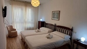 3 chambres, fer et planche à repasser, draps fournis