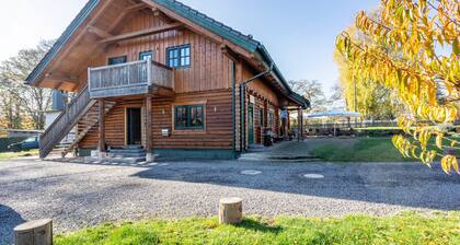 Apartment 'Blockhaus - Ferienwohnung Sunset' with Shared Garden