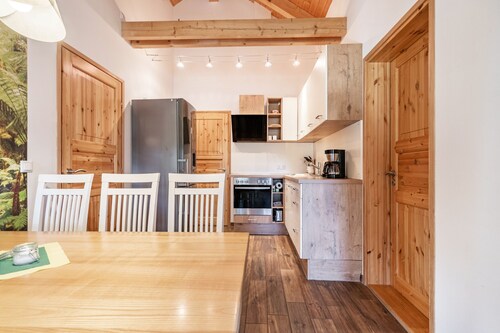 Apartamento 'Blockhaus - Ferienwohnung Sunset' con jardín compartido, balcón y Wi-Fi