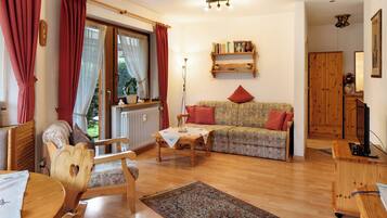 Fernseher, Tischtennisplatte