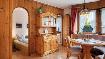 1 Schlafzimmer, BĂŒgeleisen/BĂŒgelbrett, kostenloses WLAN, BettwĂ€sche