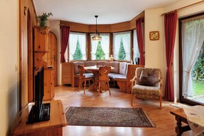 テレビ、卓球台