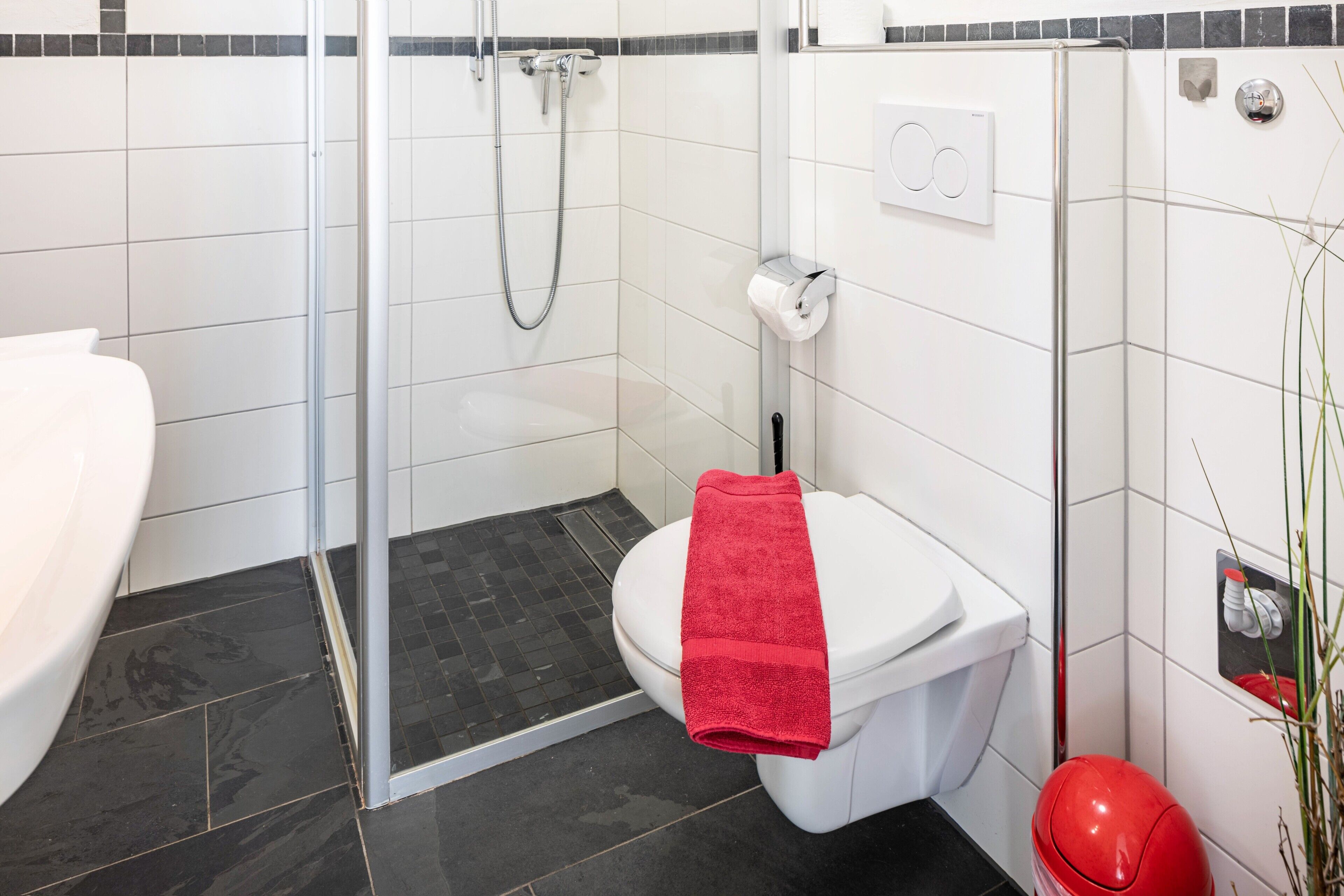 Dusche, Haartrockner, Handtücher