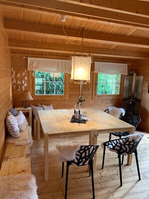 Dining - Apartment 'Ferienwohnung Am Holing' with Mountain View, Private Terrace and Wi-Fi (Bischoffen)