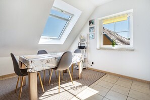 Dining - Apartment 'Ferienwohnung Bork' with Private Garden and Wi-Fi (Putgarten)