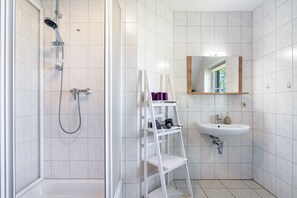 Douche, sèche-cheveux