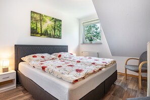 2 bedrooms, free WiFi, bed sheets - Apartment 'Ferienwohnung Bork' with Private Garden and Wi-Fi (Putgarten)