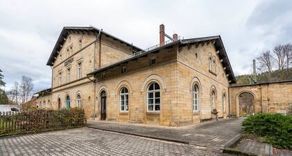 Ferienwohnung 'Denkmal An Urlaub' mit Bergblick, Gemeinschaftsgarten und WLAN