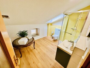 Shower, free toiletries, hair dryer, towels - Apartment 'Denkmal An Urlaub' in Saxon Switzerland (Bad Schandau)