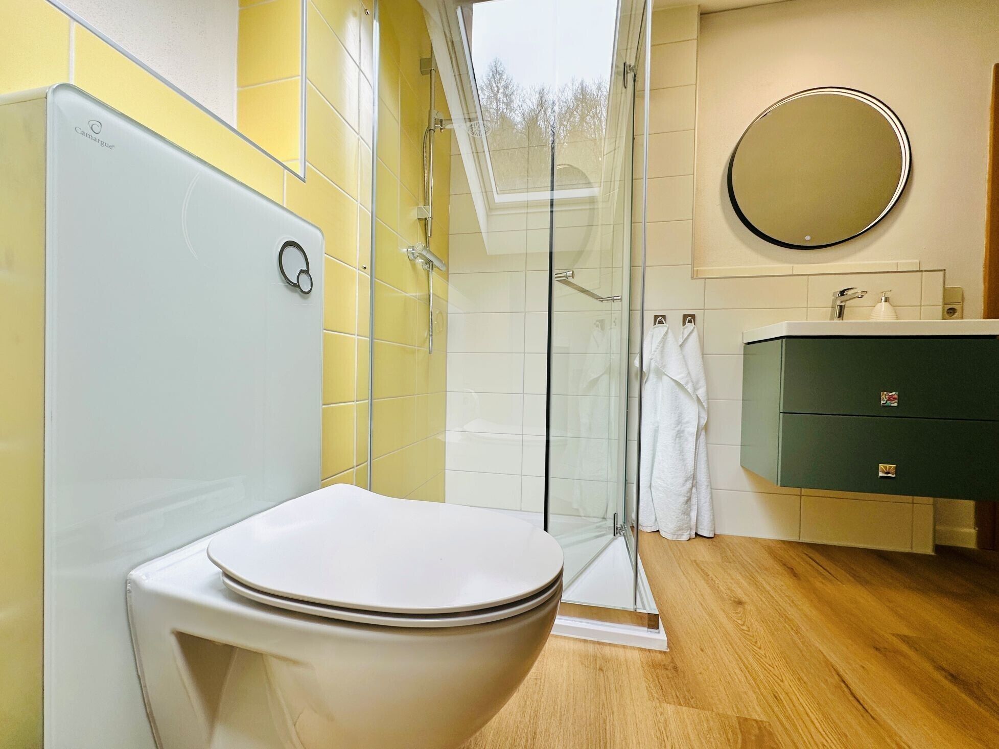 Een douche, gratis toiletartikelen, een haardroger, handdoeken