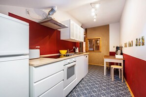 Køleskab, ovn, kogeplade, opvaskemaskine