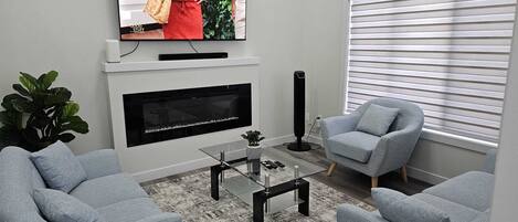 تلفزيون ذكي، مدفأة، كُتُب