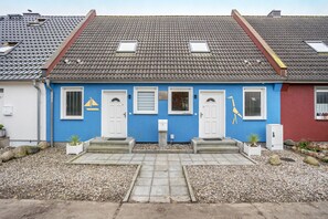 Exterior - Holiday Home 'Ostsee' with Private Terrace, Private Garden and Wi-Fi (Pruchten)