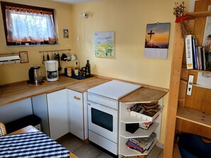 Køleskab, mikrobølgeovn, ovn, kogeplade