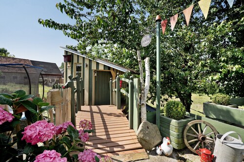 Ferienwohnung Arzgebirg mit Whirlpool, privater Terrasse & Baumhaus für Kinder