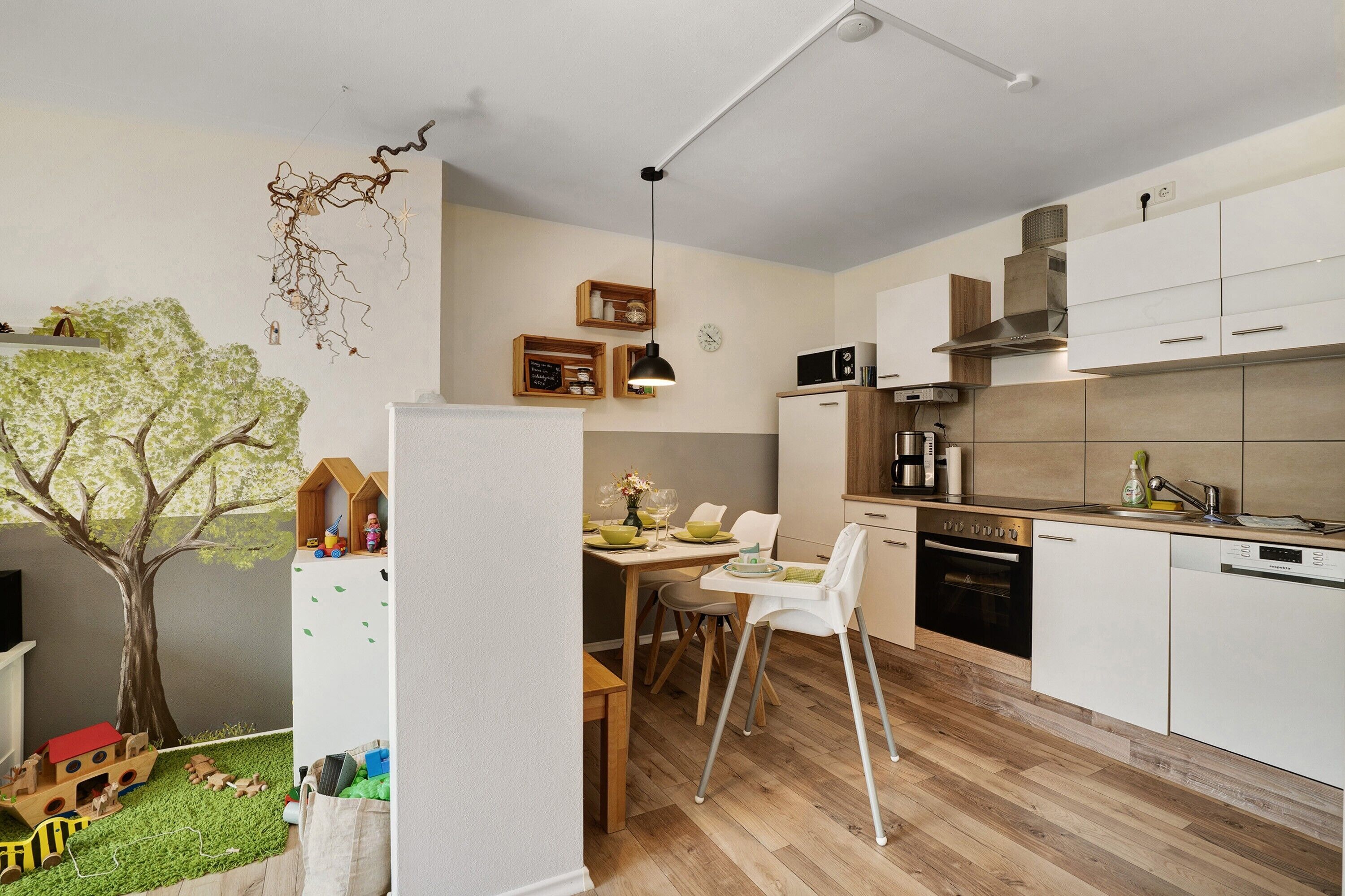 Køleskab, mikrobølgeovn, ovn, kogeplade