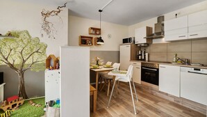 Kaffetrakter/tekoker, kjøleskap, mikrobølgeovn og ovn