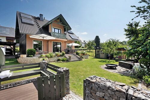 Ferienwohnung Arzgebirg mit Whirlpool, privater Terrasse & Baumhaus für Kinder