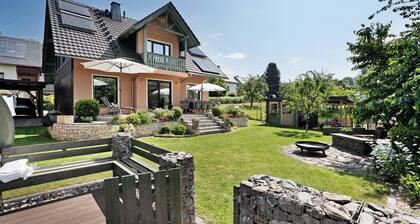 Ferienwohnung Arzgebirg mit Whirlpool, privater Terrasse & Baumhaus für Kinder