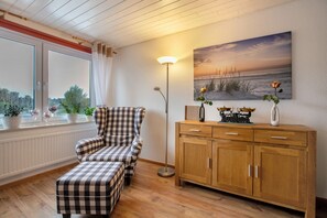 Interior - Apartment 'Micha's Ferienwohnung' with Private Terrace, Private Garden and Wi-Fi (Bredstedt)