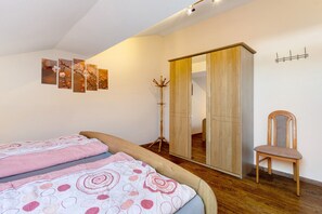 1 bedroom, iron/ironing board, free WiFi, bed sheets - Apartment 'Ferienwohnung Birne' with Shared Garden, Balcony and Wi-Fi (Appenweier)