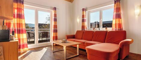 TV, DVD player, mesa de pingue-pongue, aparelho de som