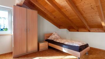 3 bedrooms, free WiFi, bed sheets