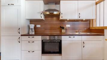 Refrigerador, horno, placa de cocina, lavavajillas