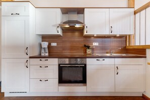 Kühlschrank, Ofen, Herdplatte, Geschirrspüler