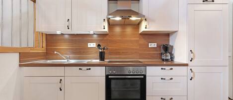 Refrigerador, horno, placa de cocina, lavavajillas