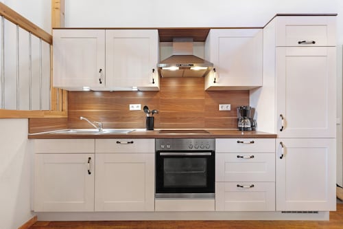 Apartment 'Ferienwohnung Mirabelle' with Shared Garden, Balcony and Wi-Fi