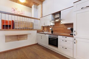 Kühlschrank, Ofen, Herdplatte, Geschirrspüler