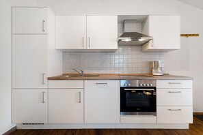 Refrigerador, horno, placa de cocina, lavavajillas