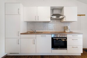 Kühlschrank, Ofen, Herdplatte, Geschirrspüler