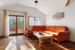 TV, lettore DVD, tavolo da ping pong, impianto stereo